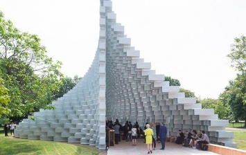 Serpentine Pavilion de BIG abre sus puertas junto a 4  casas de verano de reconocidos arquitectos